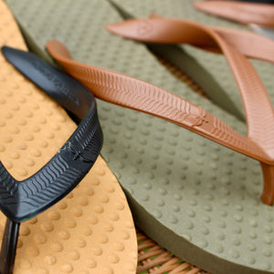 Men's Sustainable Flip Flops Oliva sole with Camel straps oi